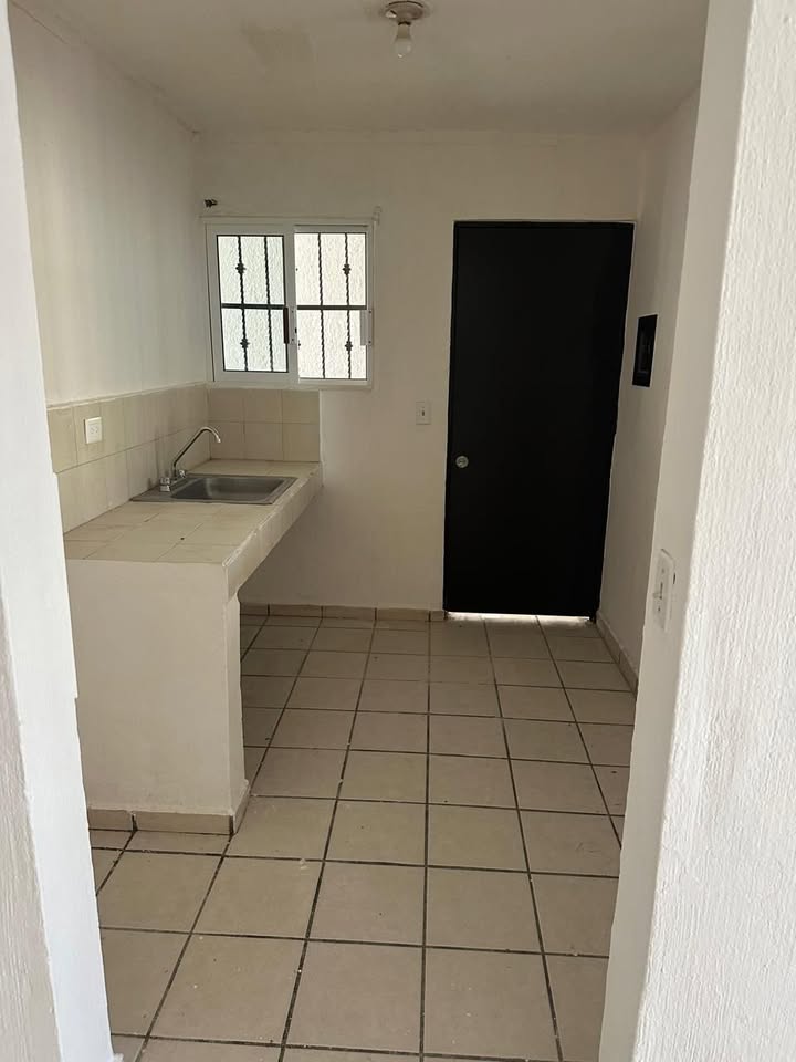 Casa en Trailer Park, 2 rec, 1 baño - foto 2