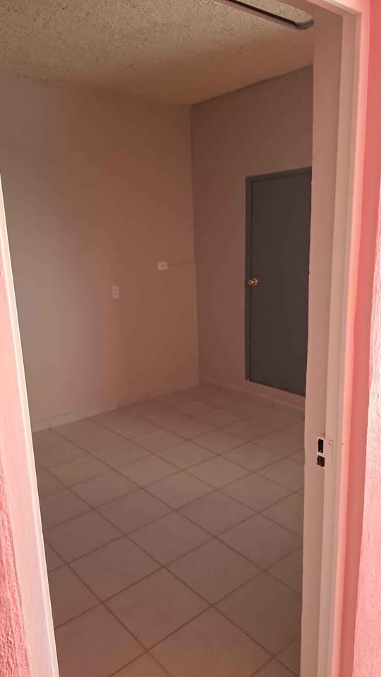 Cuarto en Lomas del Sol, servicios incluidos - foto 2
