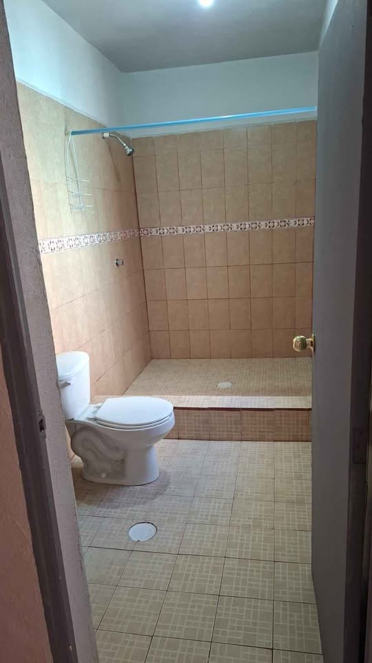 Cuarto en Lomas del Sol, servicios incluidos - foto 4