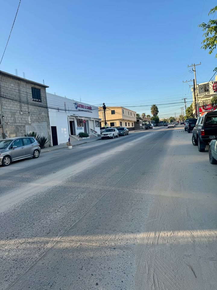 Local comercial, calle principal, Lomas del Sol - foto 2