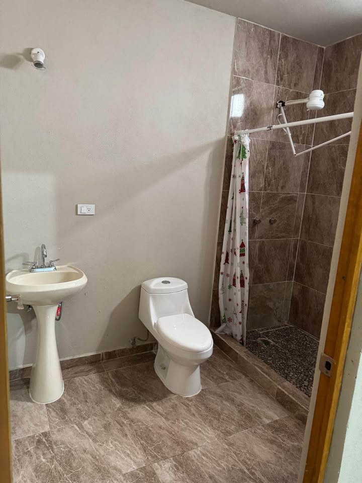 Hojazen: Casa 3 rec/2 baños, sin amueblar - foto 4
