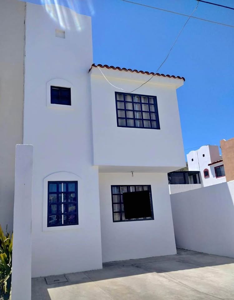 Casa en Miramar, 3 rec, 2.5 baños, semi amueblada - foto 1