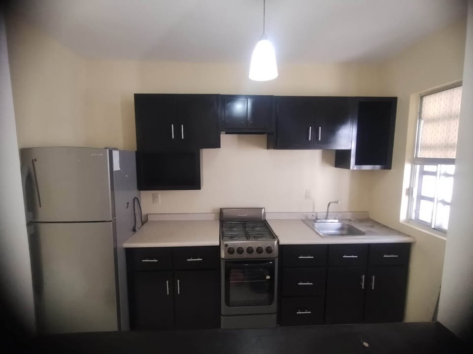 Casa en Miramar, 3 rec, 2.5 baños, semi amueblada - foto 2