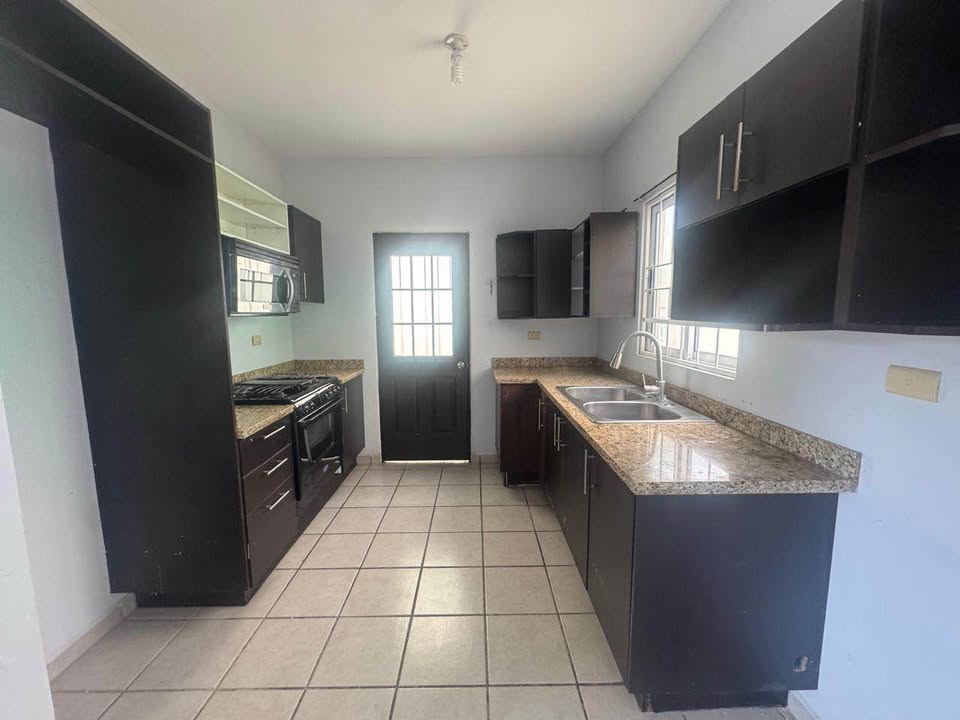 Los Portales: Casa 2 rec, sin muebles, 2 autos - foto 4