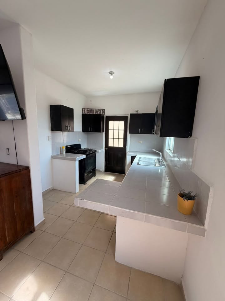 Casa 2 recámaras, 1.5 baños, Los Portales - foto 3