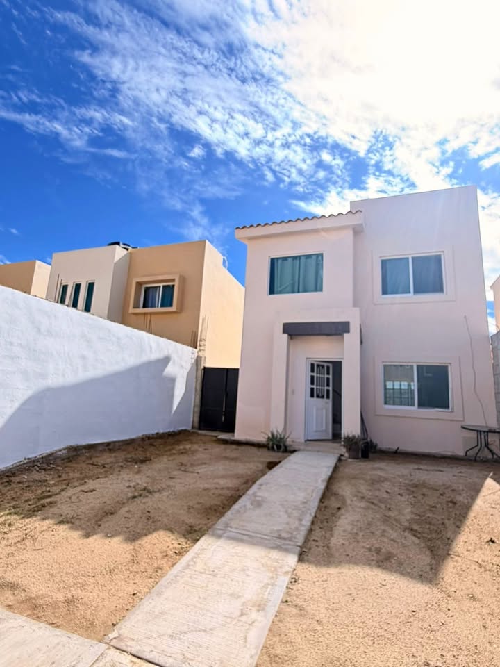 Casa 2 recámaras, 1.5 baños, Los Portales - foto 1